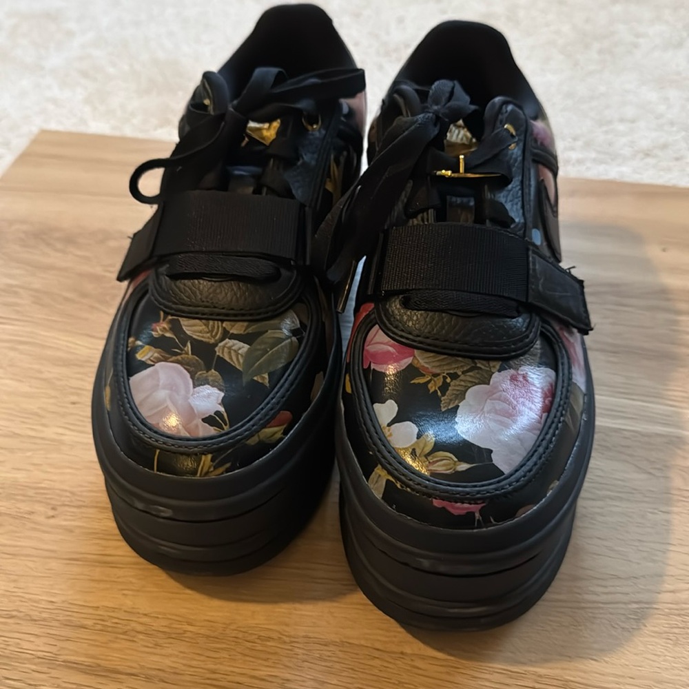 Women's Vandal 2K LX 'Floral & Black'. Nike SNKRS